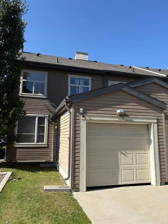 135 Chapalina Square SE