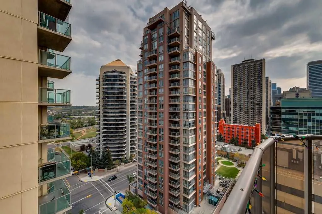 683 10 Street SW, #1301