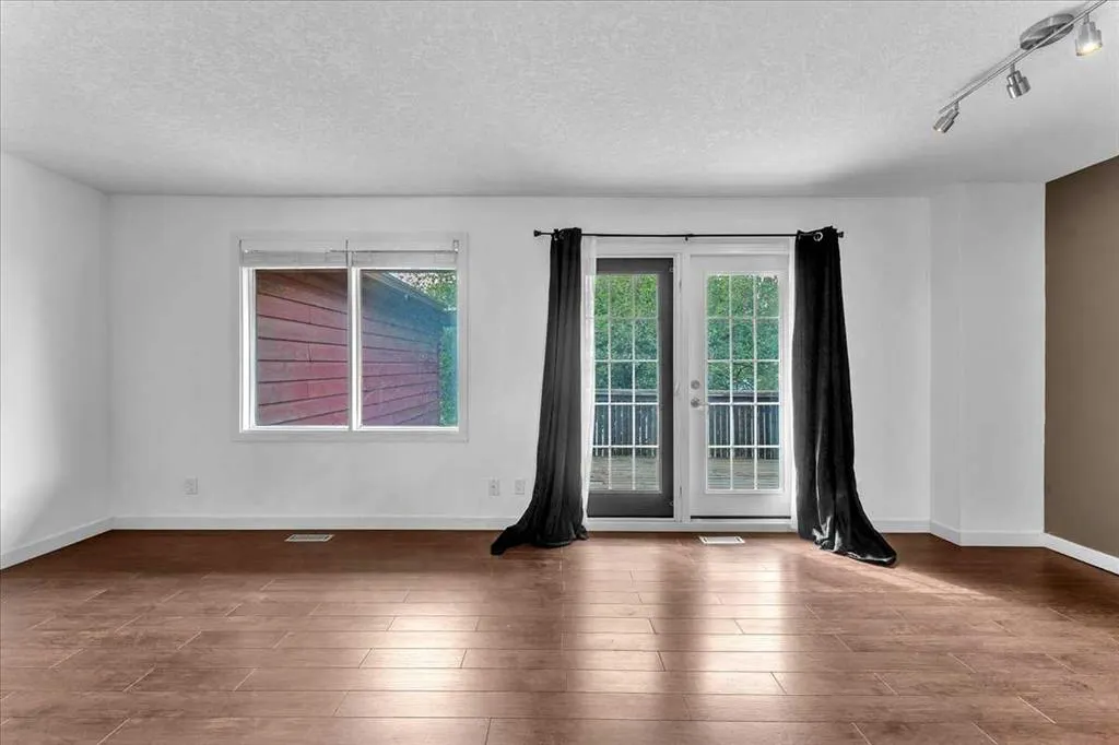 50 8 Avenue SE, #6