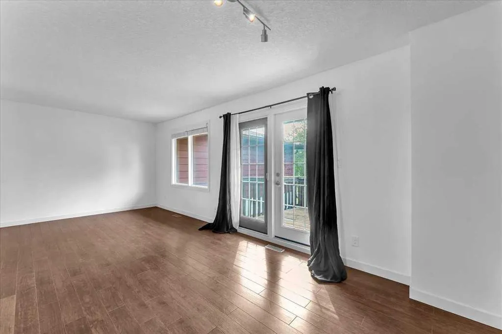 50 8 Avenue SE, #6