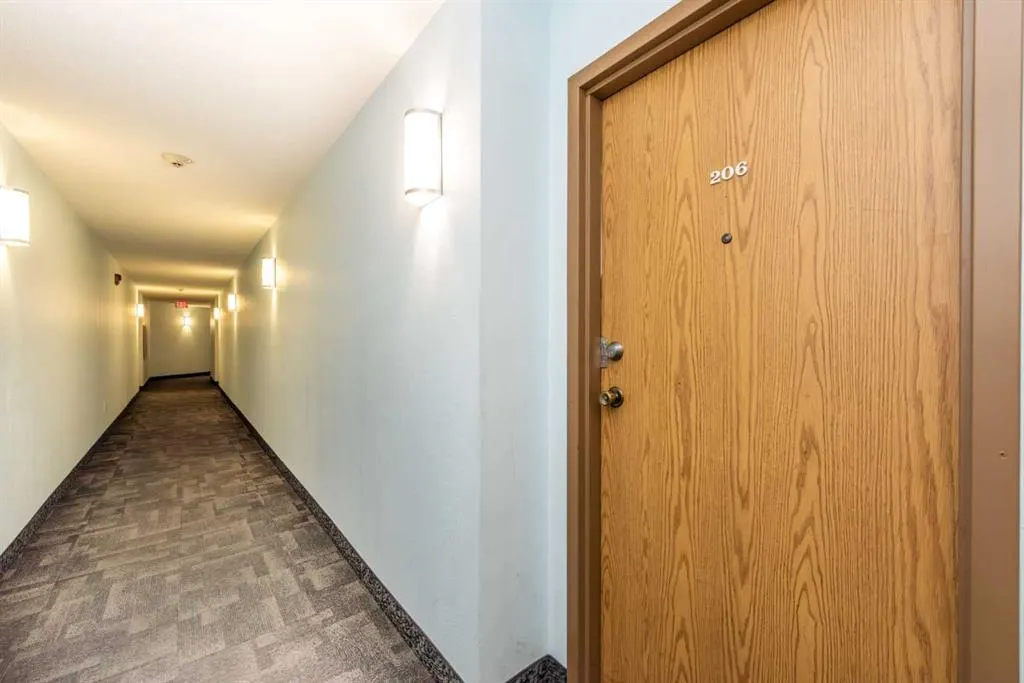 333 Garry Crescent NE, #206