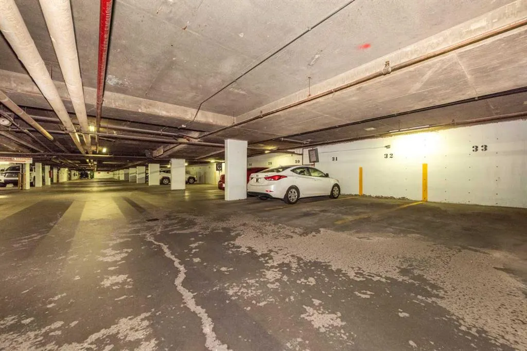 333 Garry Crescent NE, #206