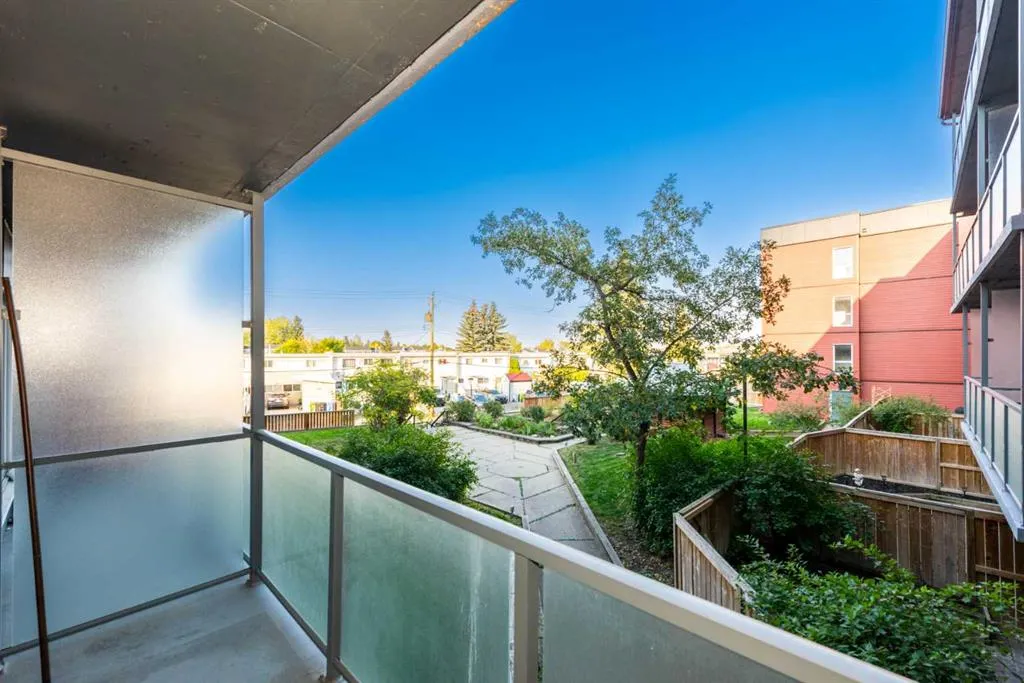333 Garry Crescent NE, #206