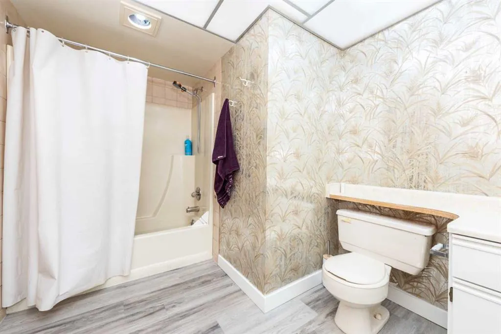 333 Garry Crescent NE, #206