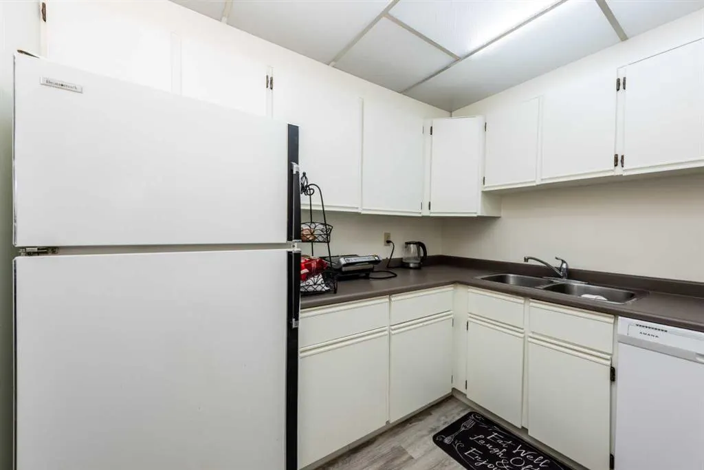333 Garry Crescent NE, #206