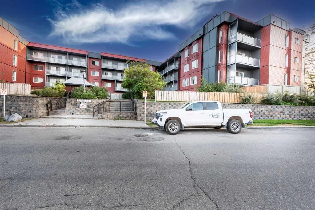 333 Garry Crescent NE, #206
