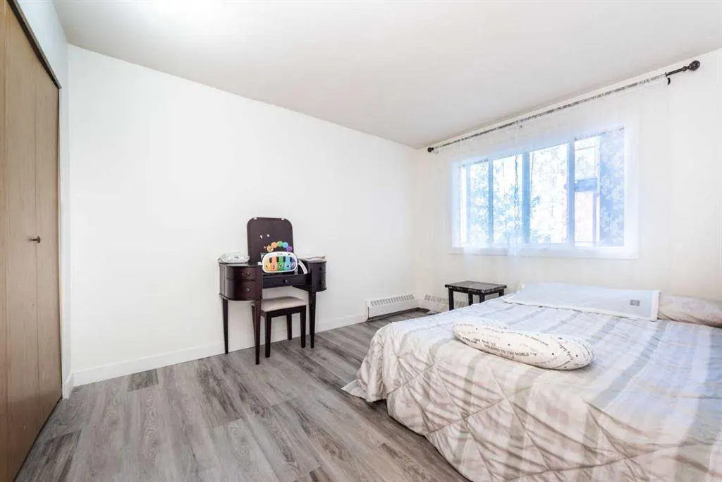 333 Garry Crescent NE, #206