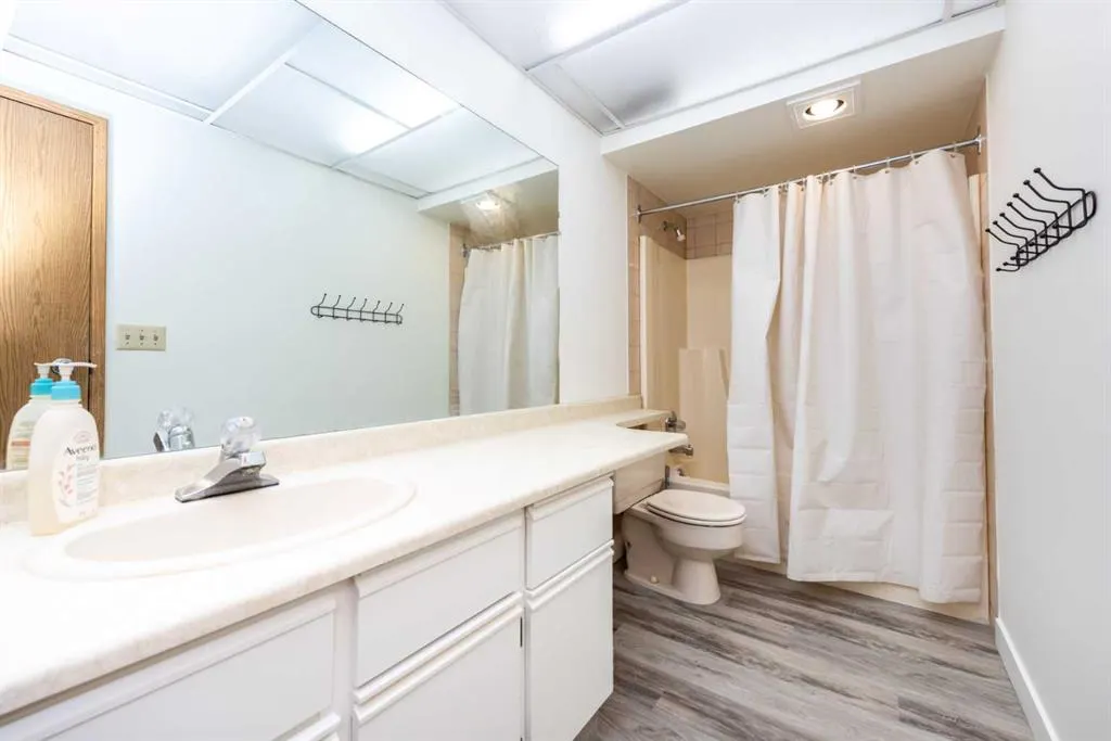 333 Garry Crescent NE, #206