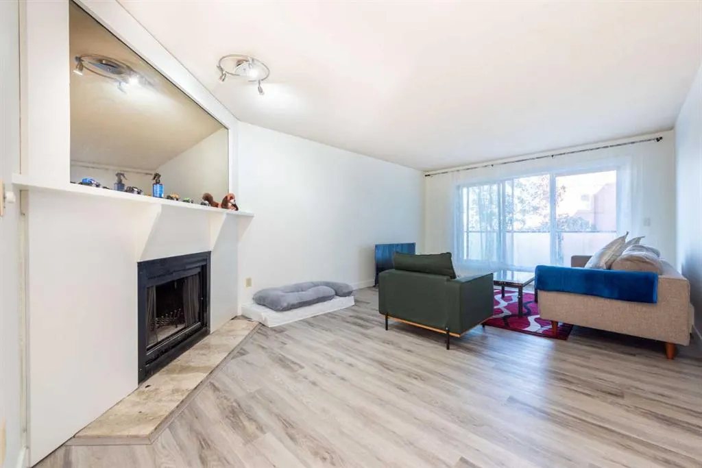 333 Garry Crescent NE, #206