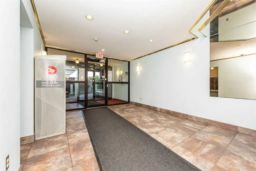 333 Garry Crescent NE, #206
