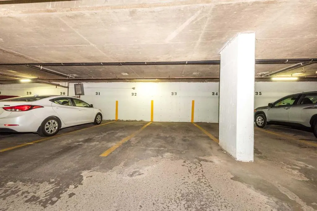 333 Garry Crescent NE, #206