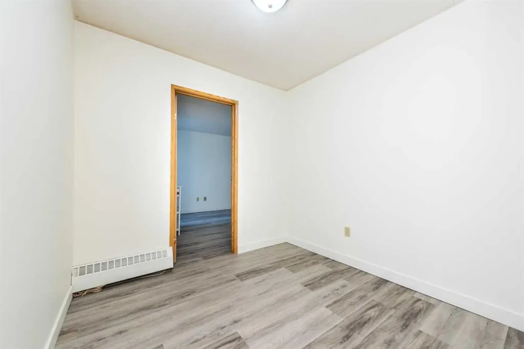 333 Garry Crescent NE, #206