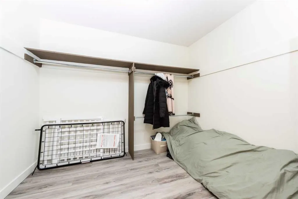 333 Garry Crescent NE, #206