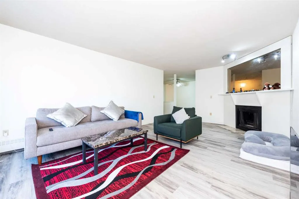 333 Garry Crescent NE, #206