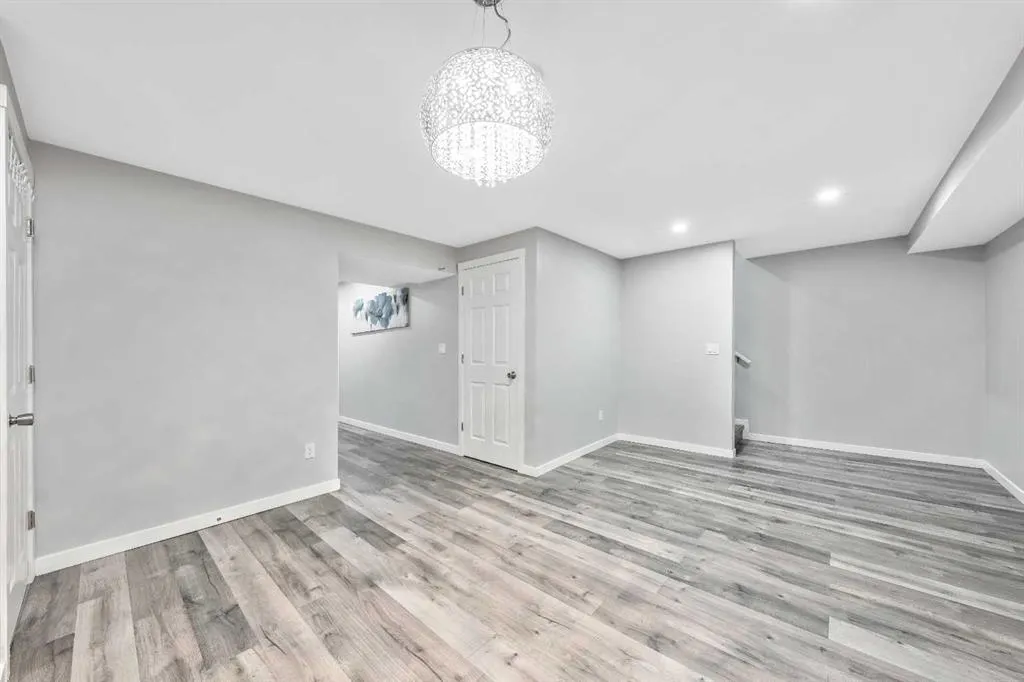 443 Skyview Shores Manor NE