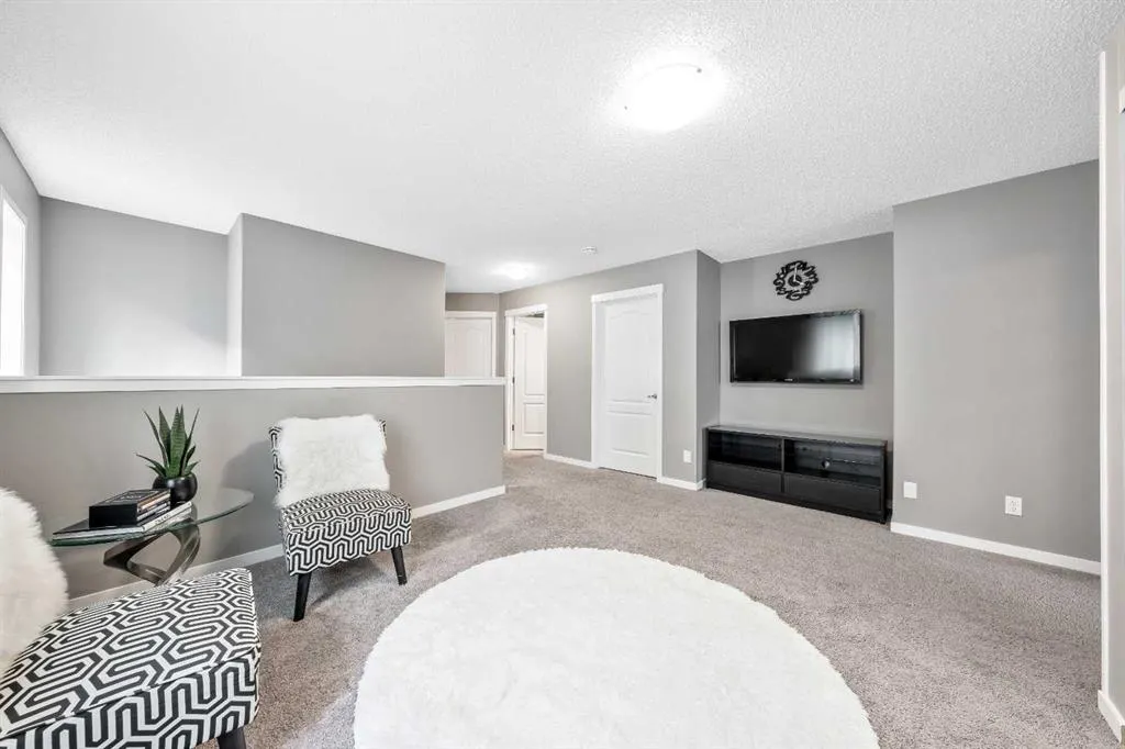 443 Skyview Shores Manor NE