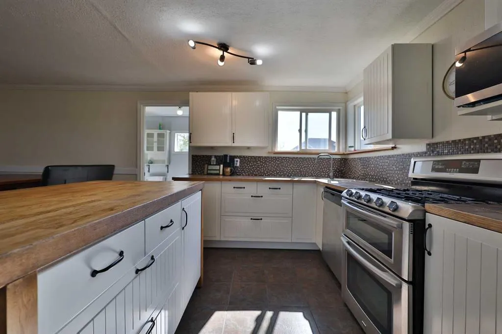 54 8 Avenue W