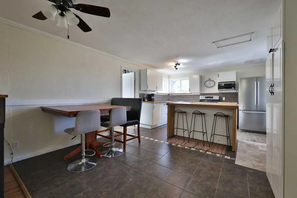 54 8 Avenue W