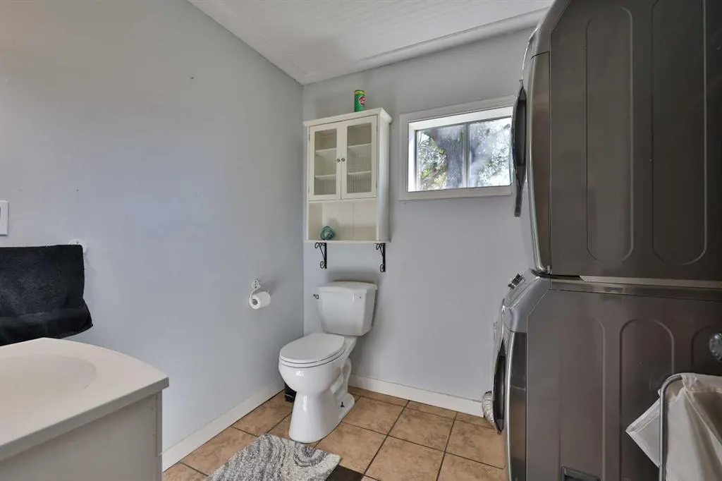 54 8 Avenue W