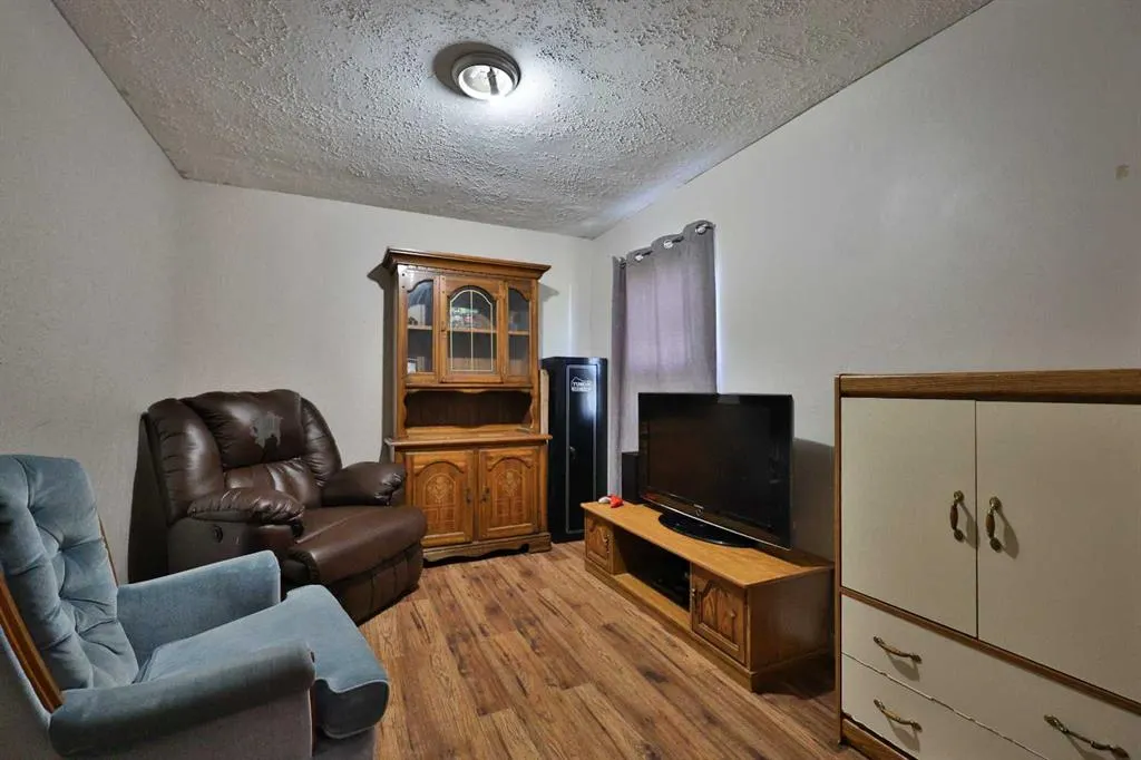 54 8 Avenue W