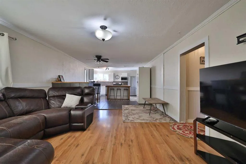 54 8 Avenue W