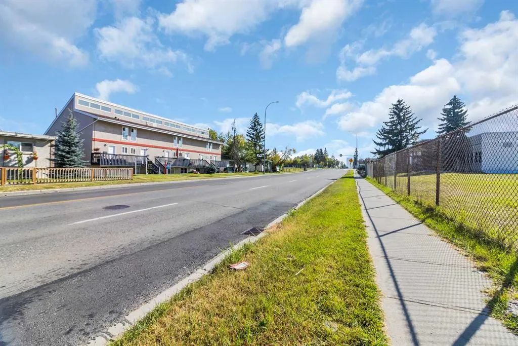 3726 Centre Street NE, #11