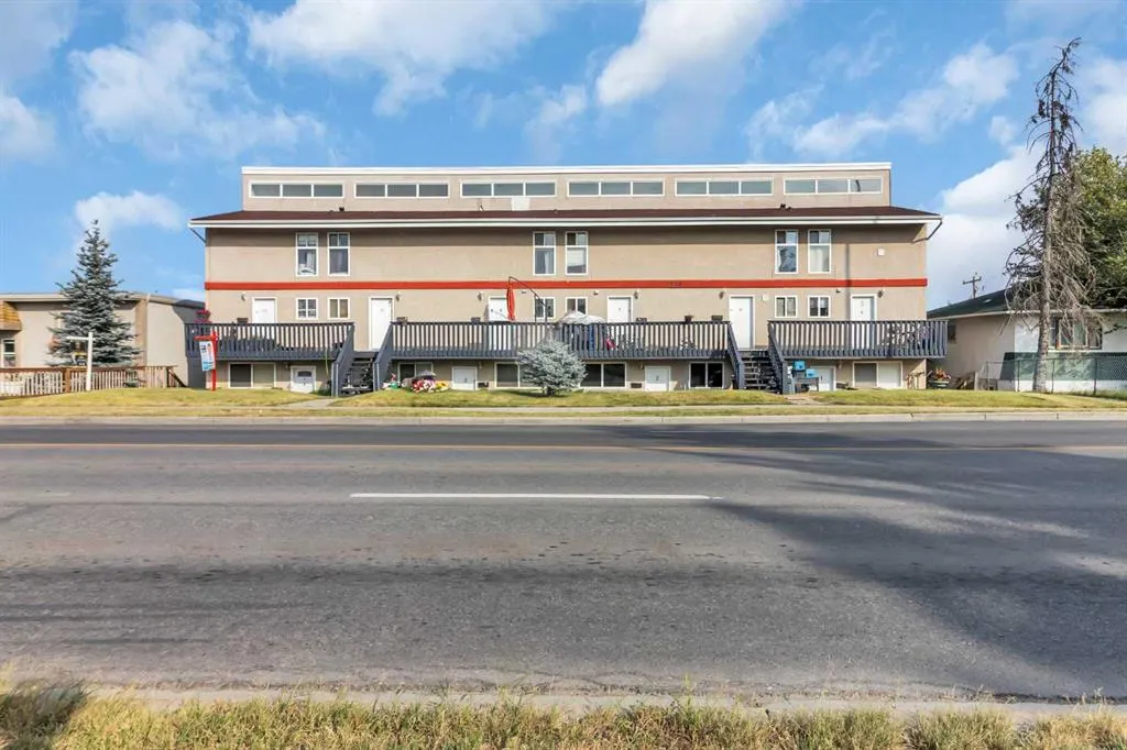 3726 Centre Street NE, #11