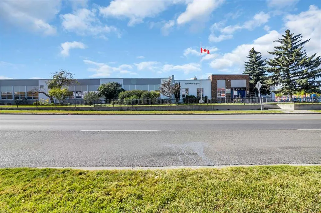 3726 Centre Street NE, #11