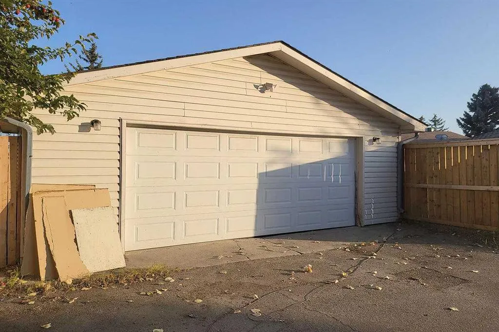 244 Pinetree Road NE