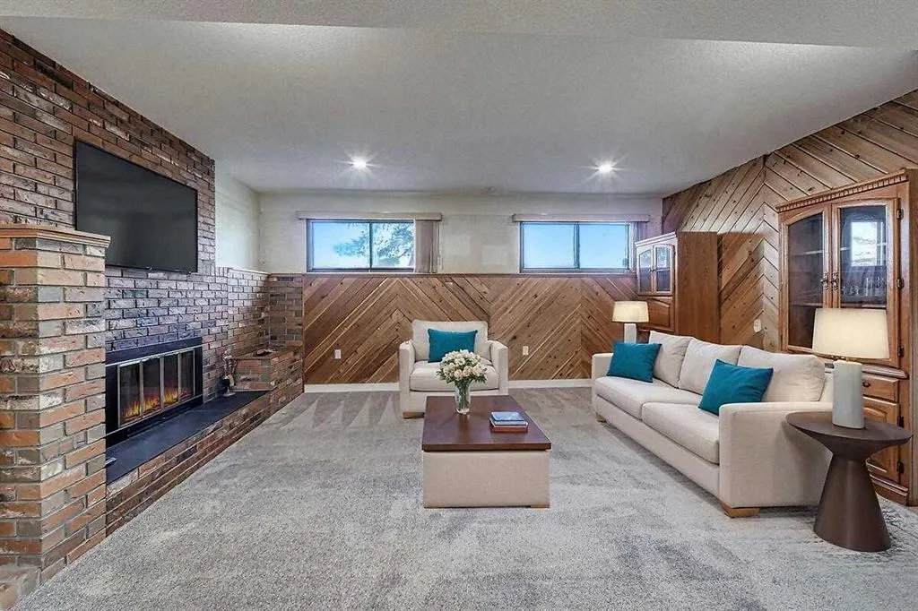 244 Pinetree Road NE