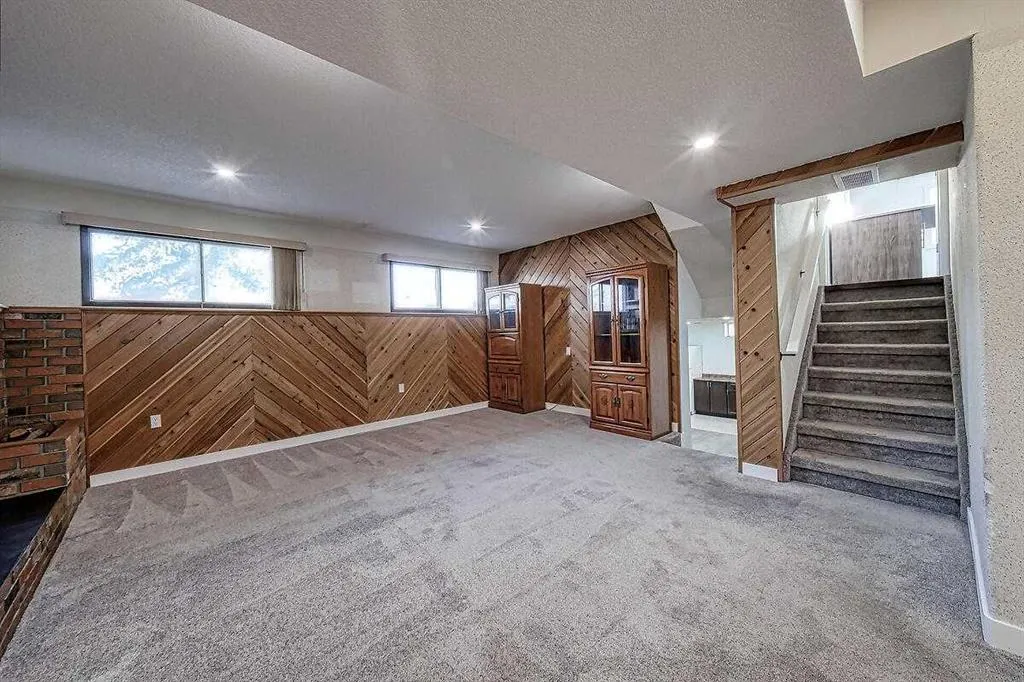 244 Pinetree Road NE