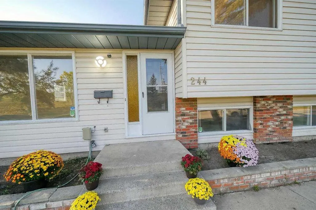 244 Pinetree Road NE