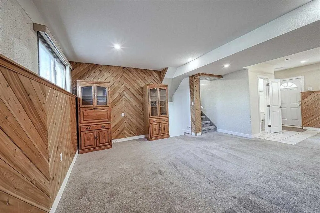 244 Pinetree Road NE