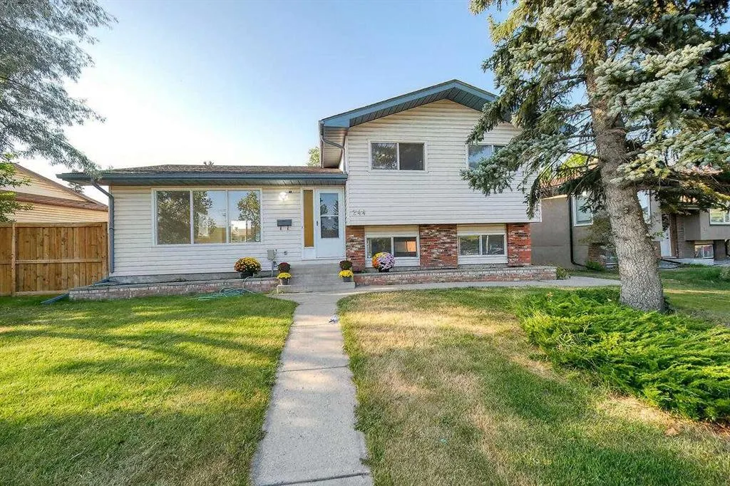 244 Pinetree Road NE