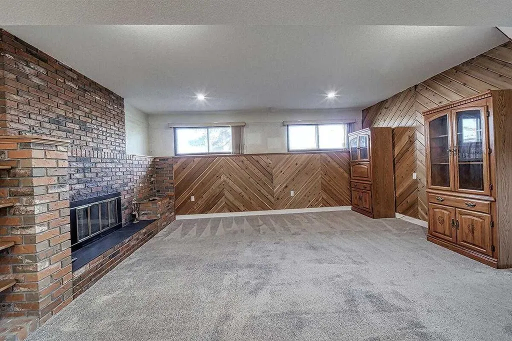 244 Pinetree Road NE