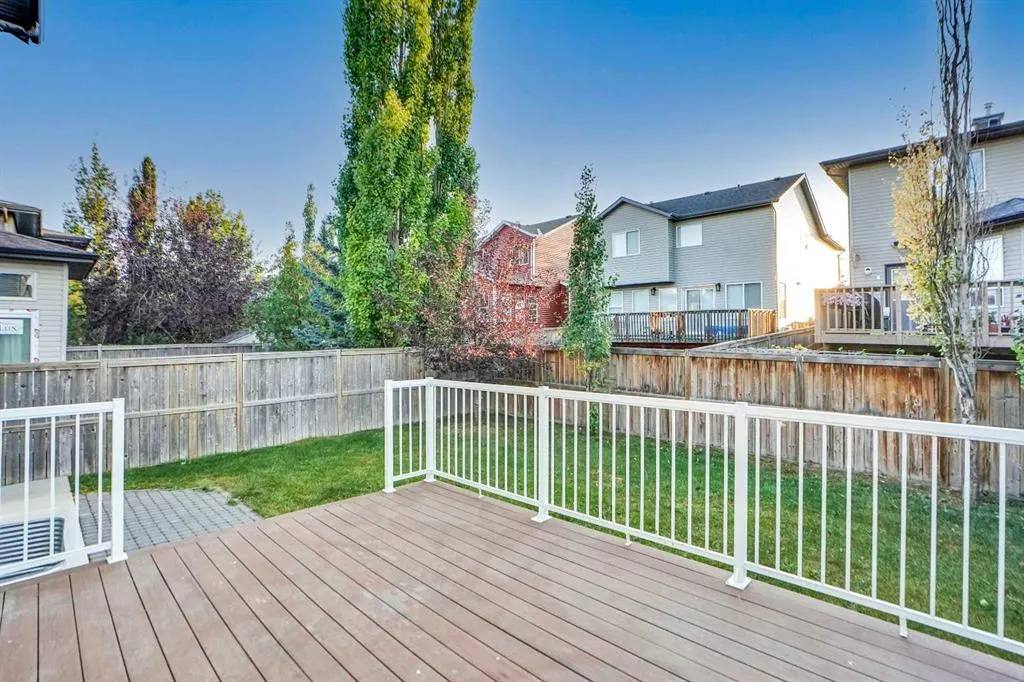 72 Panamount Manor NW