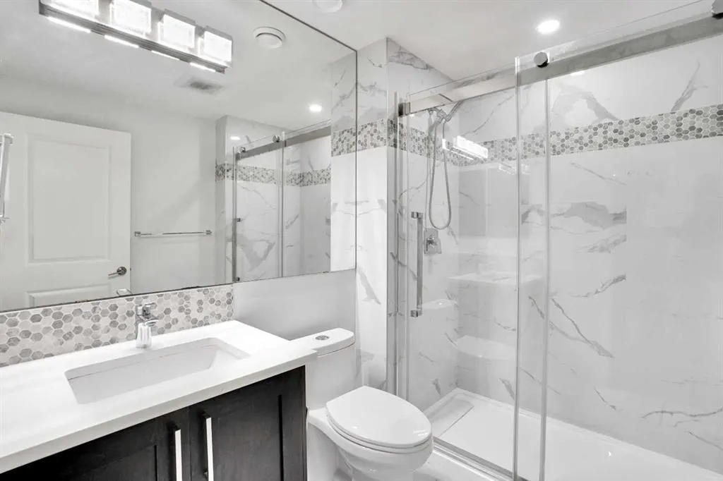 72 Panamount Manor NW