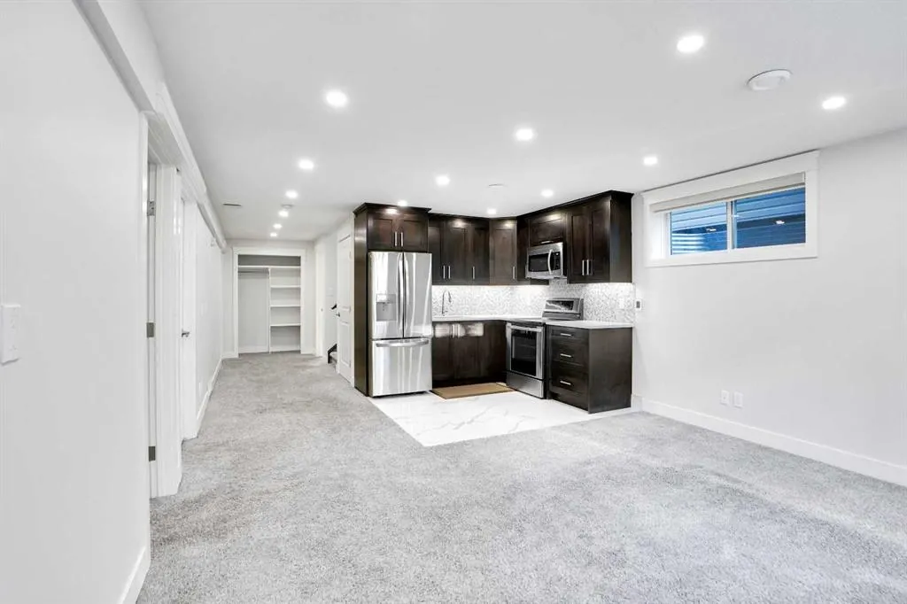72 Panamount Manor NW