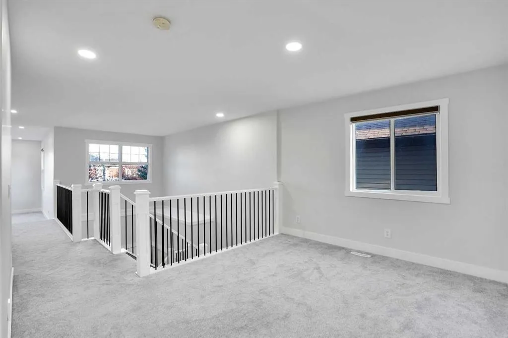 72 Panamount Manor NW