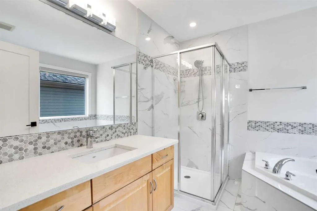 72 Panamount Manor NW