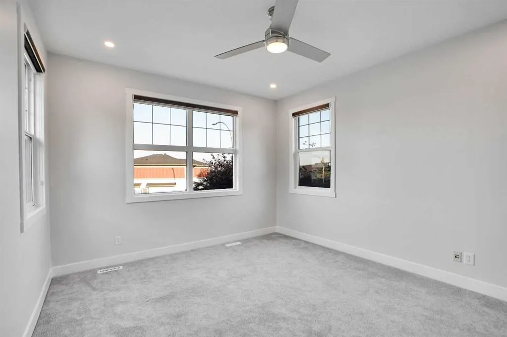 72 Panamount Manor NW