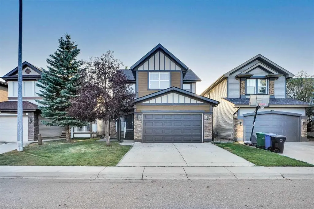 72 Panamount Manor NW