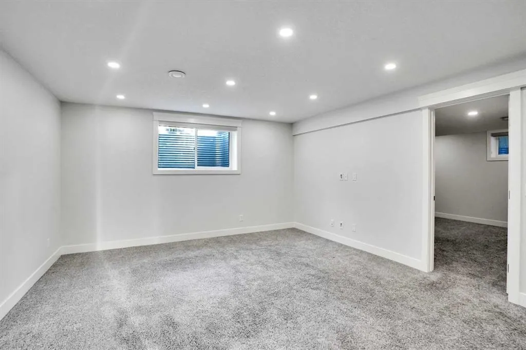 72 Panamount Manor NW
