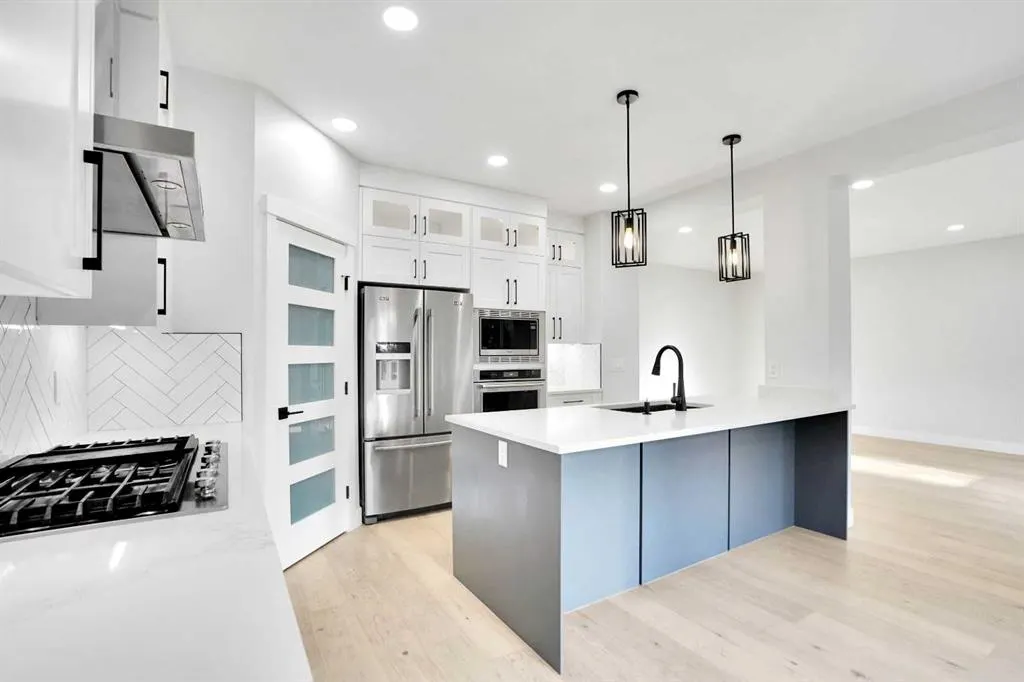 72 Panamount Manor NW
