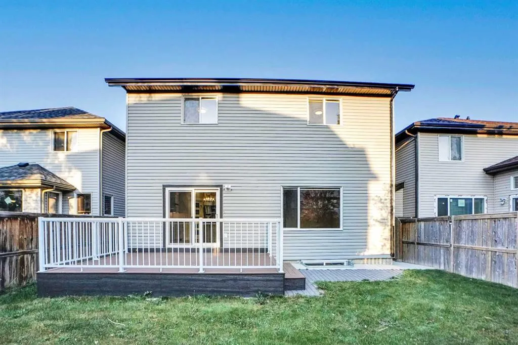 72 Panamount Manor NW