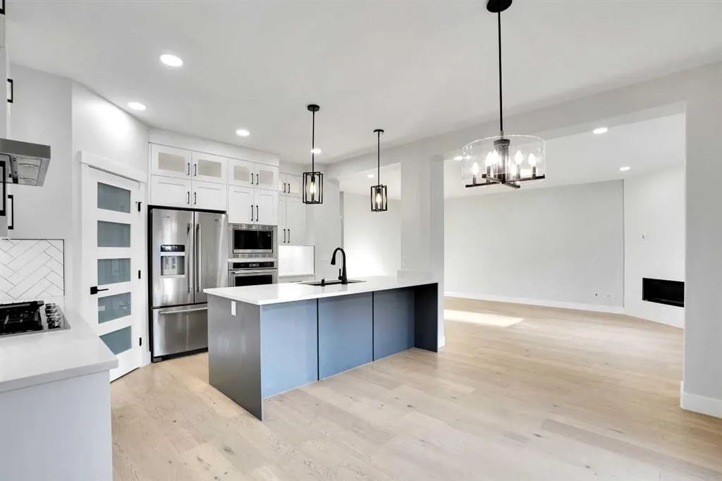 72 Panamount Manor NW
