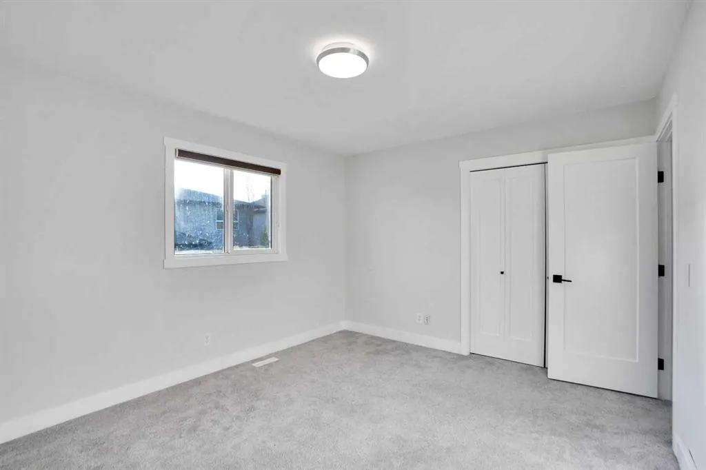 72 Panamount Manor NW