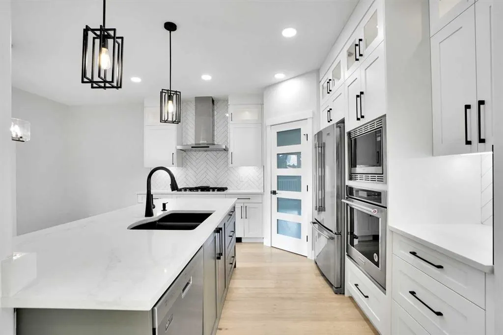 72 Panamount Manor NW