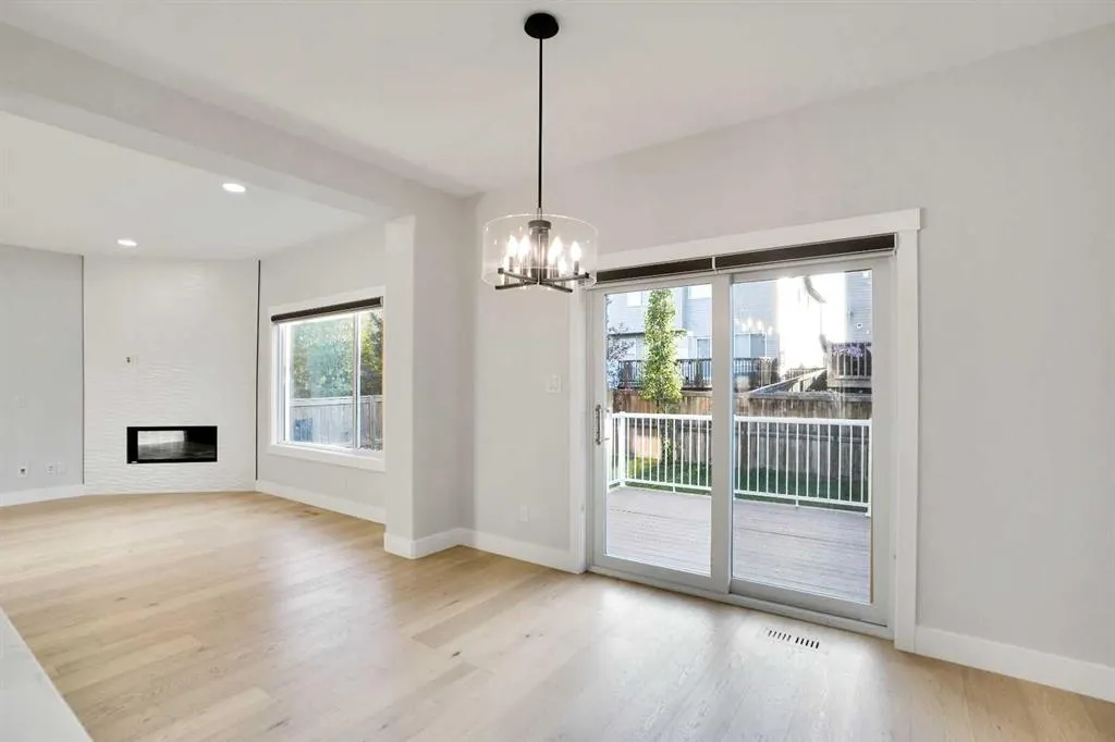 72 Panamount Manor NW