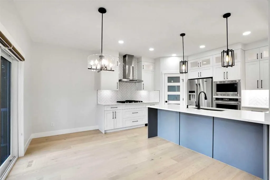 72 Panamount Manor NW